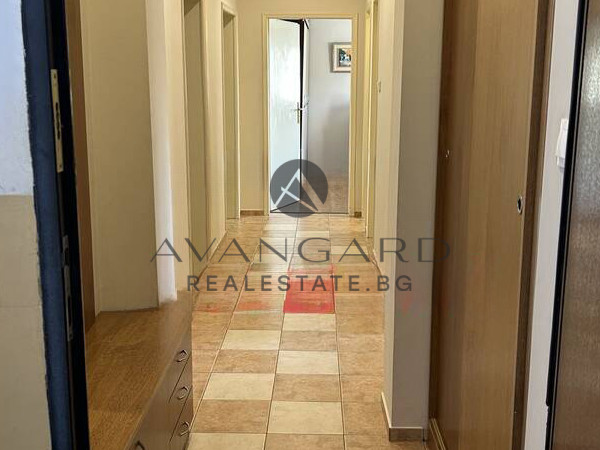 Саниран тристаен апартамент / Младежки хълм