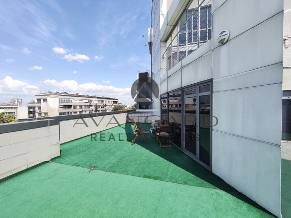 Office / Top Location / Center