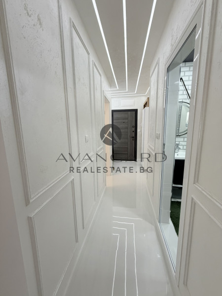 ЛУКСОЗЕН ТРИСТАЕН В МАЛКА СГРАДА !