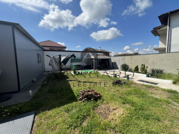 ТРИЕТАЖНА КЪЩА С ДВОР И РАЗРАБОТЕН БИЗНЕС