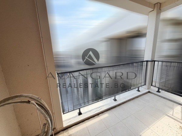 FOUR-BEDROOM APARTMENT NEAR ROWING CANAL