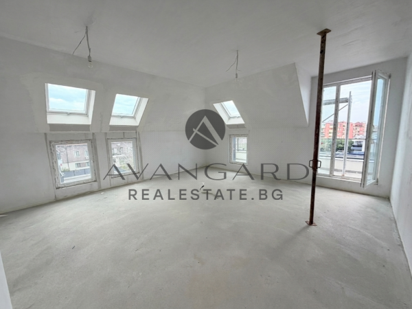 Тристаен с акт 14 в малка сграда