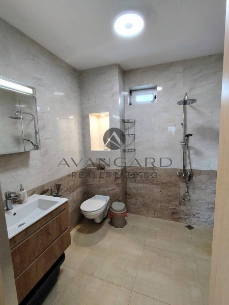 САМОСТОЯТЕЛНА КЪЩА в с. СКУТАРЕ!