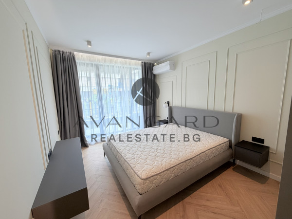 ЛУКСОЗЕН ДВУСТАЕН С ДВОРНА ВЕРАНДА !