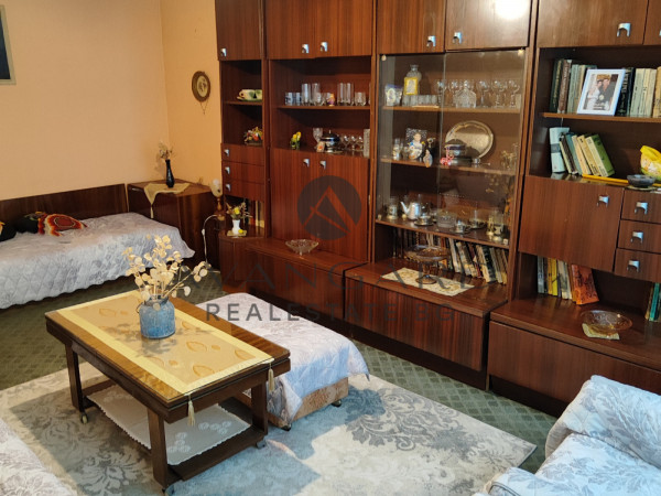 Spacious two -bedroom / real square footage / youth hill