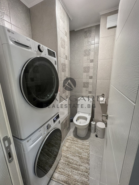 LUXURIOUSLY FURNISHED MULTI-ROOM APARTMENT