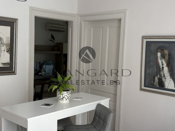 Spacious floor of house / real square footage / top location