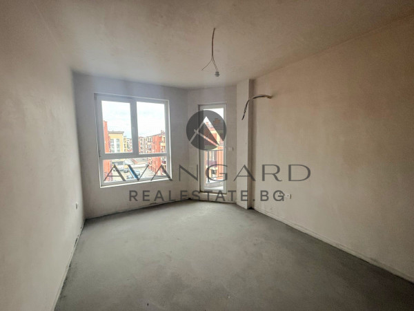 ТРИСТАЕН АПАРТАМЕНТ С ГАРАЖ В ЛУКСОР 5! ОСТРОМИЛА!