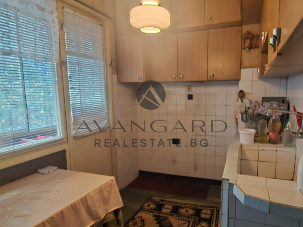 Двустаен с три отделни стаи до МОЛ Пловдив