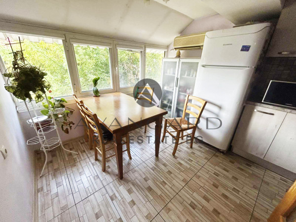 Four -bedroom maisonette Saturday market