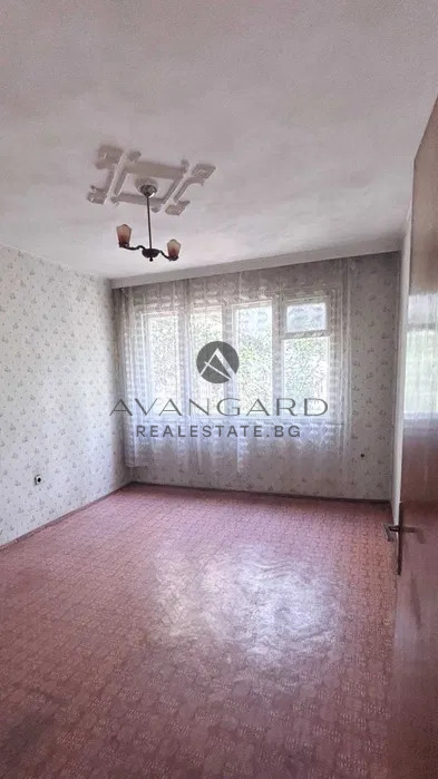 Spacious two -bedroom / top location / VMI