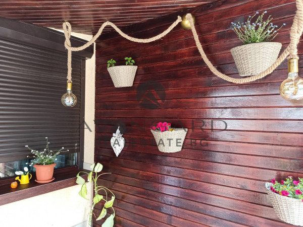 ТРИСТАЕН ОБЗАВЕДЕН АПАРТАМЕНТ ДО СТАРИЯ ГРАД!