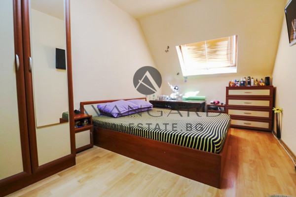 ПРОСТОРЕН И ИЗЦЯЛО ОБЗАВЕДЕН МЕЗОНЕТ ДО КАМЕЛА