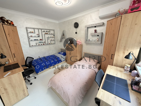 ЛУКСОЗЕН ТРИСТАЕН В МАЛКА СГРАДА !