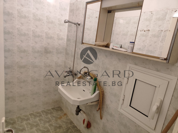 Spacious two -bedroom / real square footage / youth hill