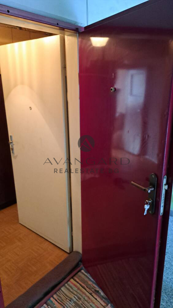 ДВУСТАЕН ОБЗАВЕДЕН! СМИРНЕНСКИ!