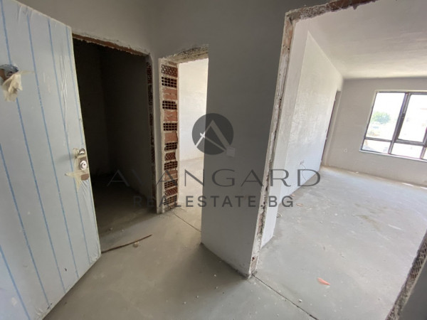 ИЗГОДНО! ОБШИРЕН ДВУСТАЕН ОСТРОМИЛА