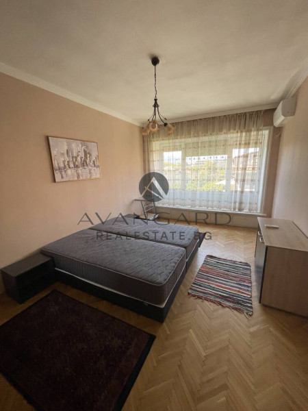 Тристаен до ТРИМОНЦИУМ