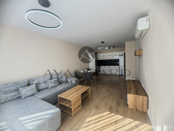 Южен Двустаен / Кючук Париж