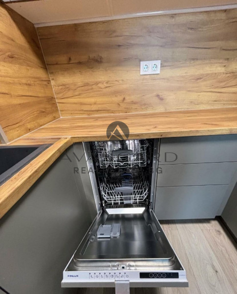 ЛУКСОЗЕН ДВУСТАЕН !!! ХРИСТО СМИРНЕНСКИ !!!