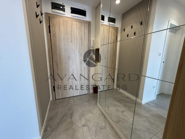 Designer Spacious one -bedroom / new building / judges