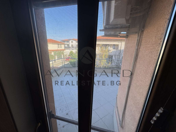 САМОСТОЯТЕЛНА ЛУКСОЗНА КЪЩА С ДВОР  В ОСТРОМИЛА !!!