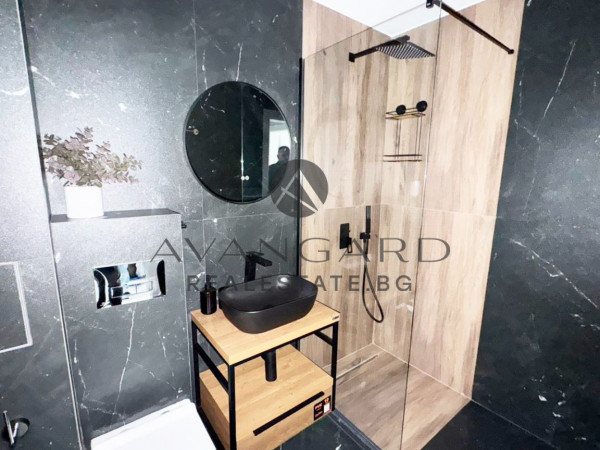 ТРИСТАЕН ДИЗАЙНЕРСКИ С ДВОЕН ГАРАЖ В ОСТРОМИЛА!!!