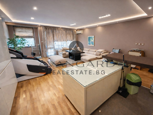 Обширен ЧЕТИРИСТАЕН ПАНАИРА