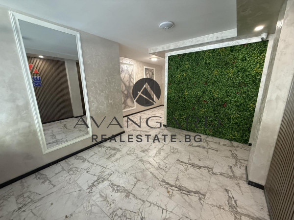 ЛУКСОЗЕН ТРИСТАЕН С ПАРКОМЯСТО !