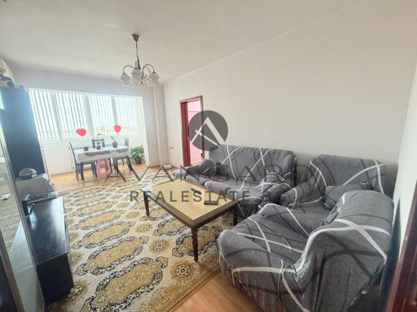 ОБЗАВЕДЕН ТРИСТАЕН С РЕАЛНА КВАДРАТУРА