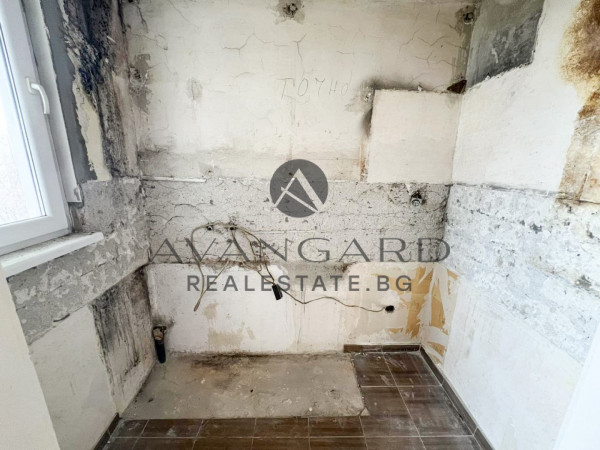 ДВУСТАЕН С ТРИ ОТДЕЛНИ СТАИ / КЮЧУК ПАРИЖ