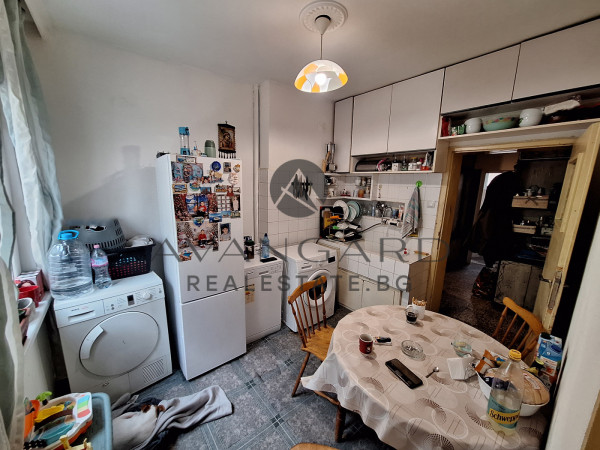 Етаж от Къща с гараж / Захарна Фабрика