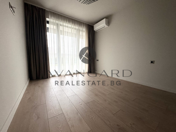 ТРИСТАЕН С АКТ 16 С ДВОР