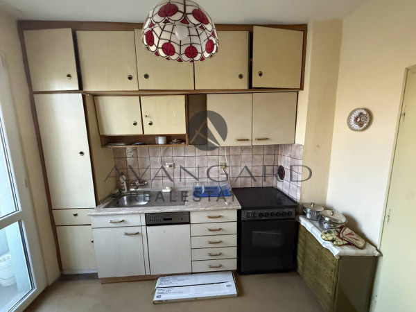 ТРИСТАЕН С ЧЕТИРИ ОТДЕЛНИ СТАИ/ КАСПЕЛА