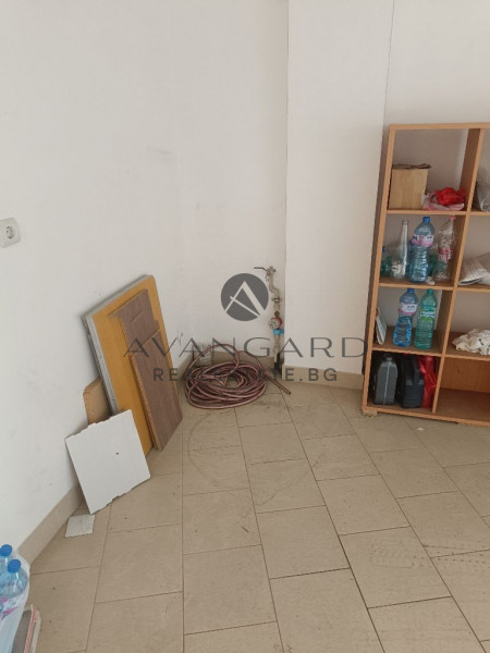 Spacious two -bedroom with garage / cushion