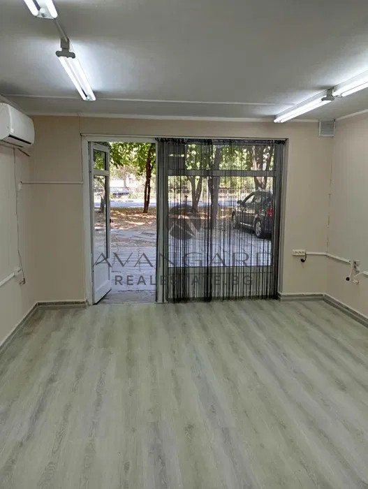 Търговско помещение / Кючук Париж