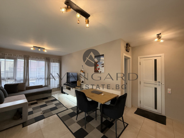 ДВУСТАЕН ОБЗАВЕДЕН / ЮЖЕН