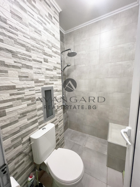 Тристаен апартамент до ПОЛИКЛИНИКАТА