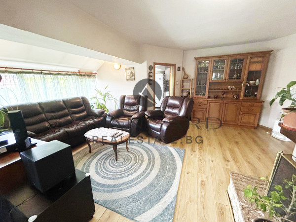Four -bedroom maisonette Saturday market
