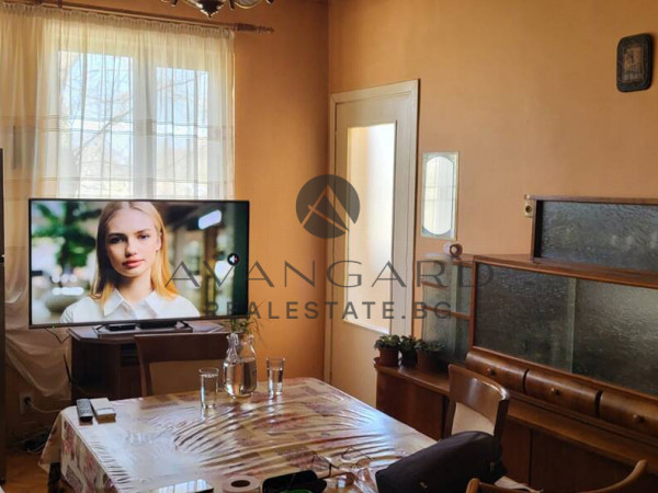 ТРИСТАЕН С ГАРАЖ ВОДНАТА ПАЛАТА