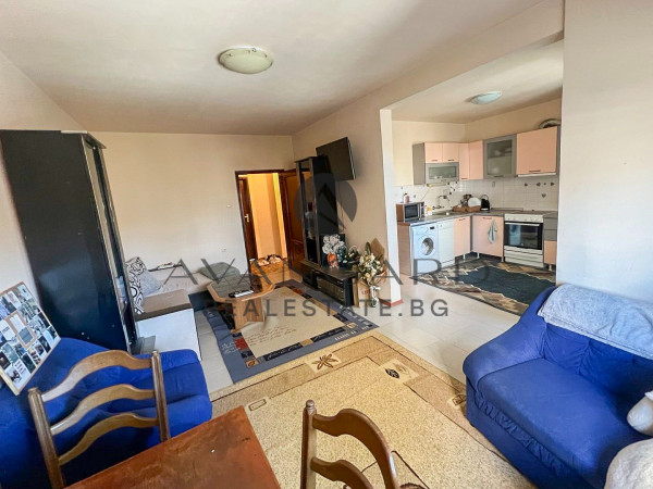 Двустаен с три отделни стаи!