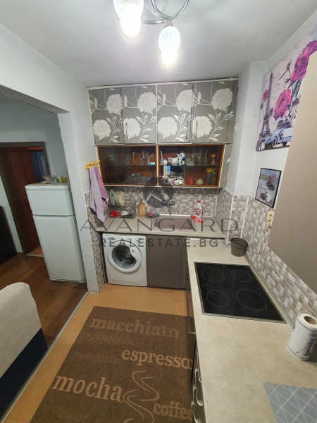 Етаж от къща + партерен етаж 40кв.м  в Захарна Фабрика