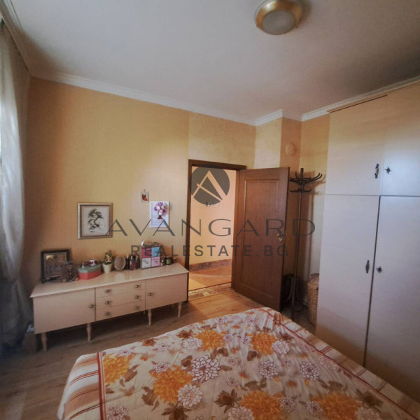 All -furnished two -bedroom apartment