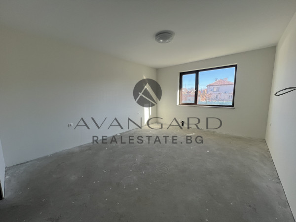 Самостоятелна двуетажна къща с акт 16 в Крумово