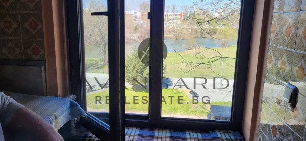 ТРИСТАЕН С ГАРАЖ ВОДНАТА ПАЛАТА