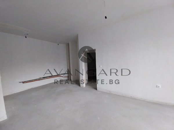 АКТ 16! Тристаен апартамент С 34 кв.м. ХОЛ / Младежки Хълм