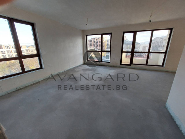 Четиристаен с ГАРАЖ И ПАРКОМЯСТО ГРЕБНА БАЗА