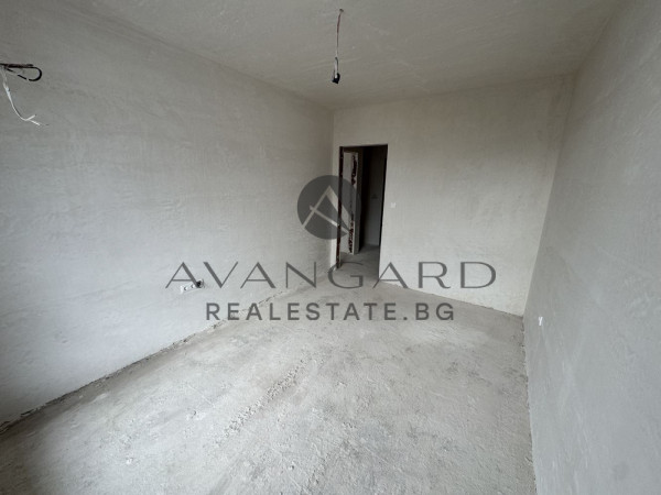 ГАРАЖ В ЦЕНАТА! ДВУСТАЕН ОСТРОМИЛА