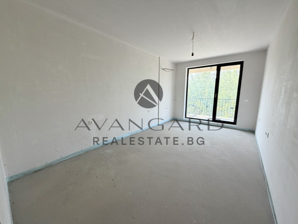 FOUR-BEDROOM APARTMENT NEAR ROWING CANAL