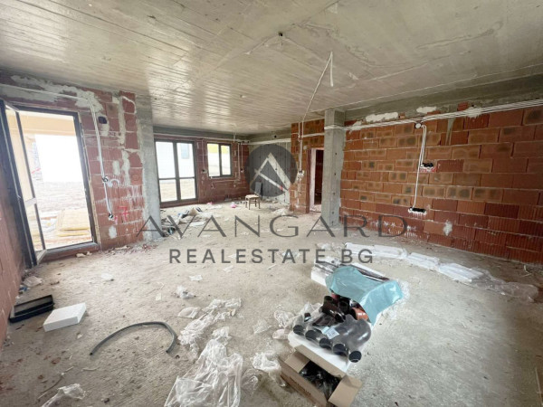 ДВУЕТАЖНА КЪЩА с.БЕЛАЩИЦА